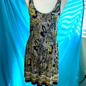 Buy2items get1free 3/$10items for$20. Black,white,yellow paisley sleeveles dress